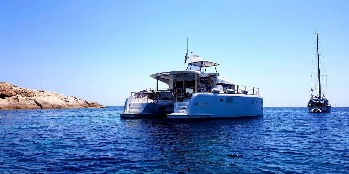 Comfortable saloon interior of the Lagoon MY40 catamaran Cannes